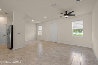 1426 Seeley Cir NW in Palm Bay, FL - Foto de edificio - Building Photo
