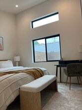 233 Ashland Ave in Santa Monica, CA - Foto de edificio - Building Photo