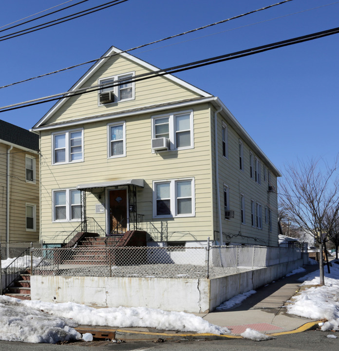 962 Jackson Ave in Elizabeth, NJ - Building Photo