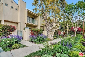 14101 Dickens St in Los Angeles, CA - Foto de edificio - Building Photo