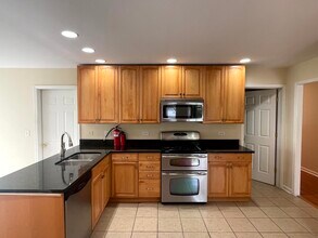 525 Lloyd Ave in Lombard, IL - Building Photo - Building Photo