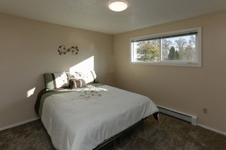 Talsman Apartments in Cheney, WA - Foto de edificio - Interior Photo