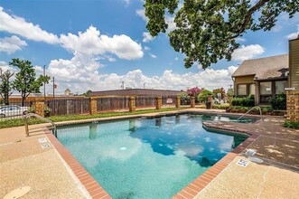 1600 Pecan Chase Cir in Arlington, TX - Building Photo - Building Photo