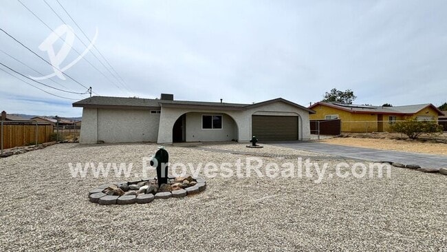22091 Goshute Ave in Apple Valley, CA - Building Photo - Building Photo