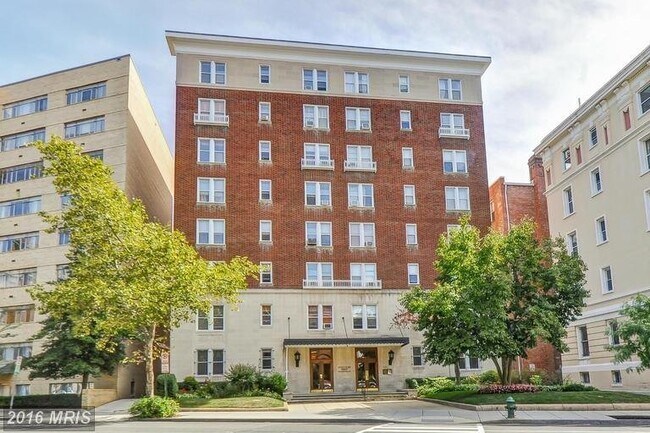 1954 Columbia Rd NW, Unit 507 in Washington, DC - Foto de edificio - Building Photo