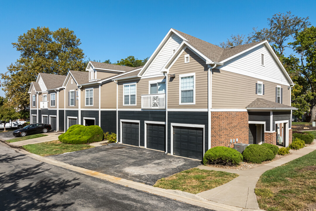 Centennial Park Apartments in Overland Park, KS - Building Photo