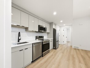 4125R-41217 Avenue SW in Calgary, AB - Building Photo - Building Photo