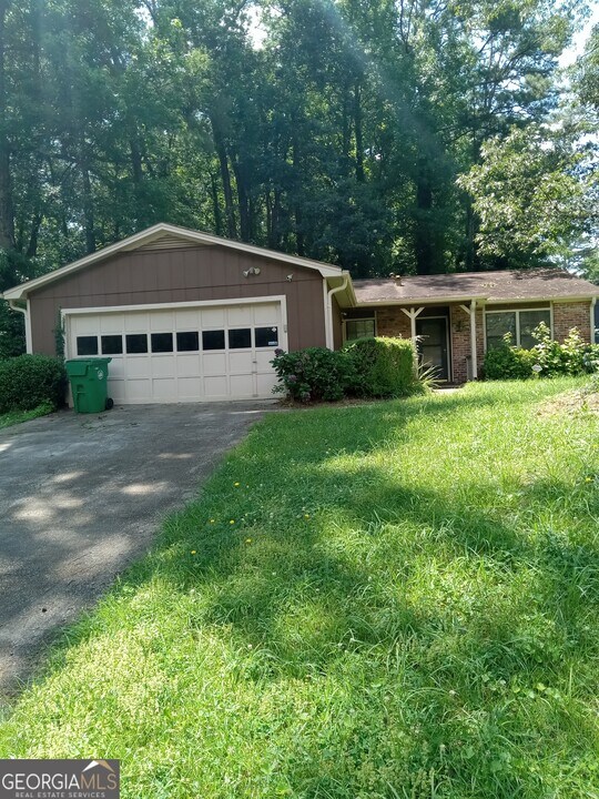 969 Redan Trail in Stone Mountain, GA - Building Photo