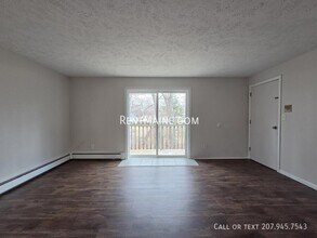 8 Hartley St, Unit 6 in Lewiston, ME - Foto de edificio - Building Photo