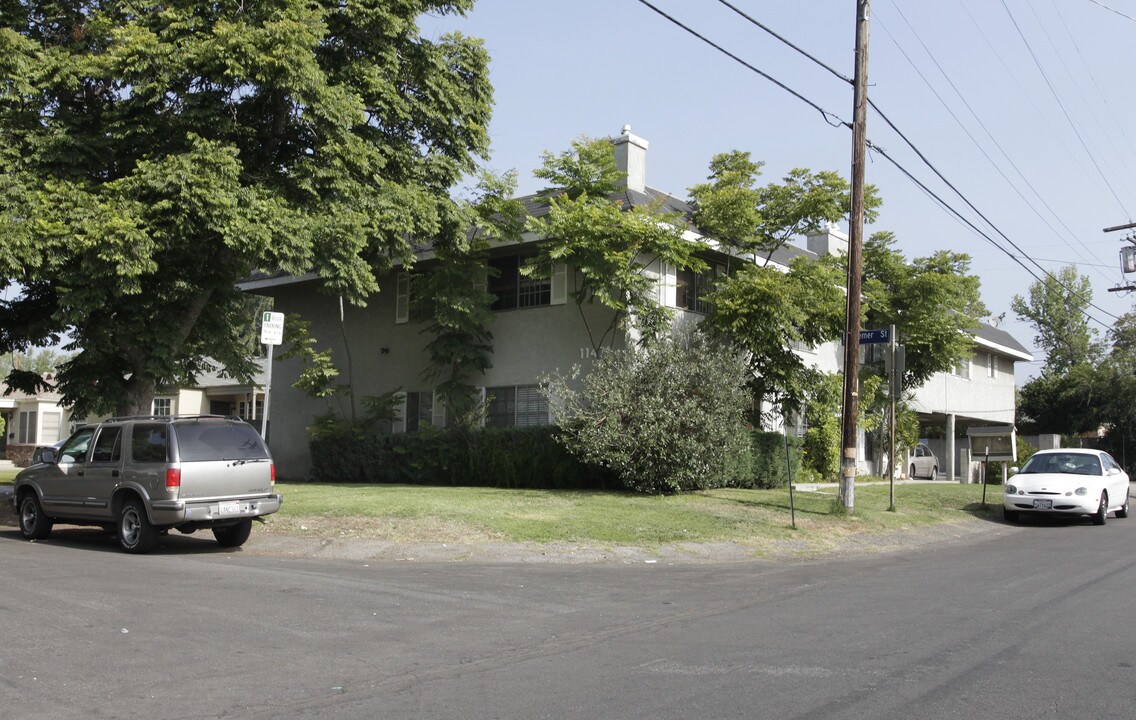 11471 Bessemer St in North Hollywood, CA - Building Photo