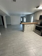 752 State Rte 415 in Osteen, FL - Building Photo - Building Photo