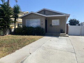 1047 W 26th St in Los Angeles, CA - Building Photo