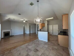 7411 Maple Run Dr in Sugar Land, TX - Building Photo - Building Photo