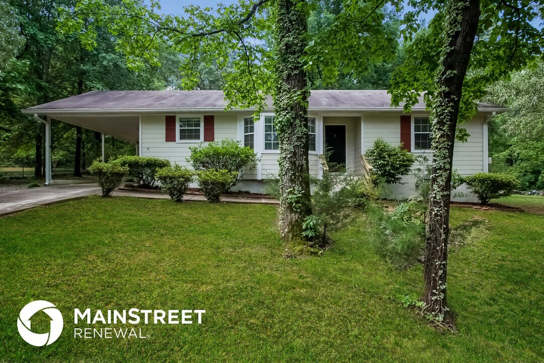 380 Pleasant Valley Rd in Mcdonough, GA - Building Photo