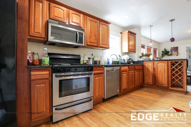 5 Granite St, Unit 1 in Cambridge, MA - Foto de edificio - Building Photo