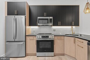 203 S 13th St in Philadelphia, PA - Building Photo