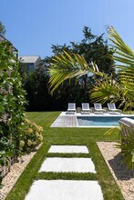 48 Middle Pond Rd in Southampton, NY - Building Photo - Building Photo