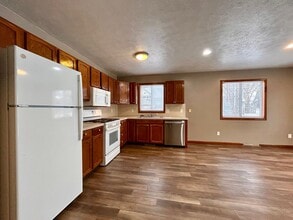 5500 Kalamazoo Ave SE in Kentwood, MI - Building Photo - Building Photo