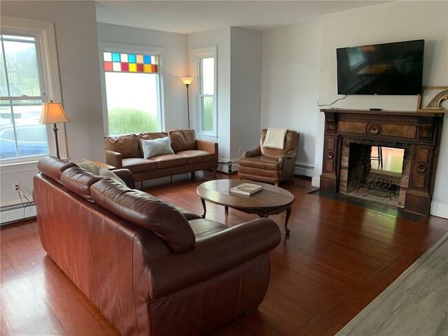 22 Summer St in Newport, RI - Building Photo - Building Photo