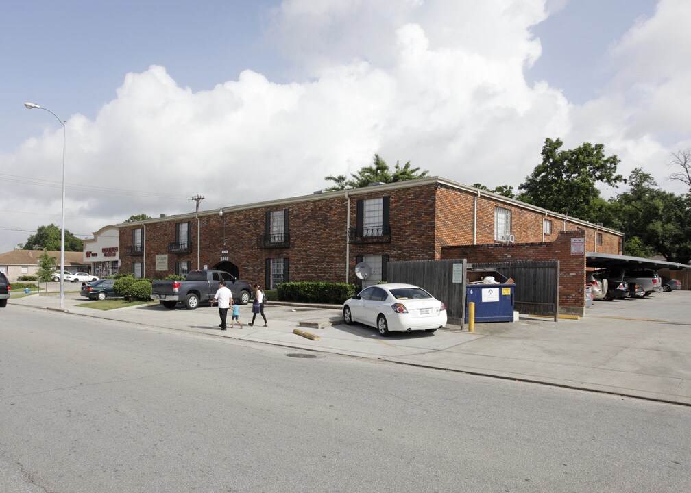 Le Sajon Apartments in Houston, TX - Building Photo