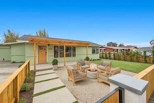 1061 Buena Vista Way, Unit 1 Bedroom 0302 in Carlsbad, CA - Building Photo