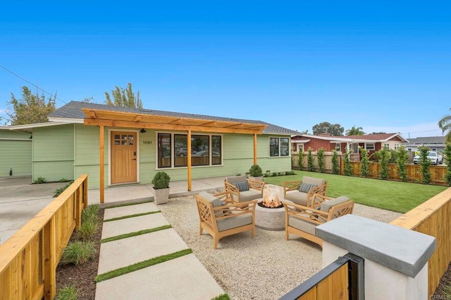 1061 Buena Vista Way, Unit 1 Bedroom 0302 in Carlsbad, CA - Building Photo