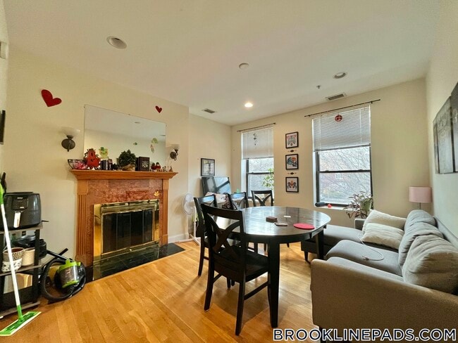 1801 Beacon St, Unit 5