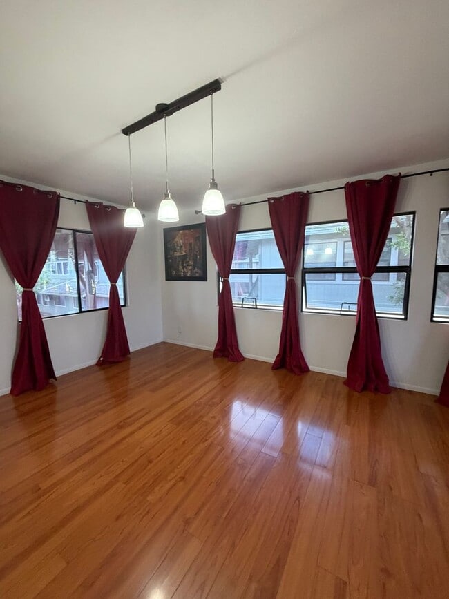 property at 95-349-349 Kuahelani Ave
