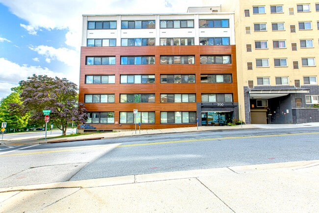 700 Roeder Rd, Unit 105