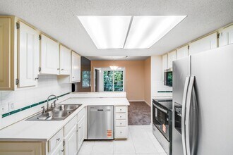 9024 St Thomas Ln in Charlotte, NC - Building Photo - Building Photo