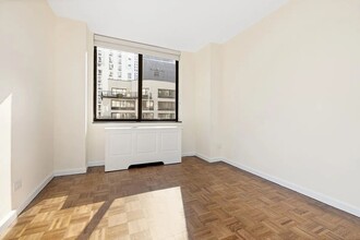 245 E 44th St in New York, NY - Building Photo - Building Photo