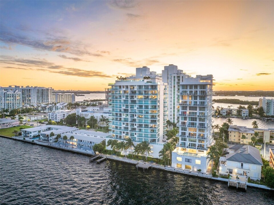7935 East Dr in North Bay Village, FL - Building Photo