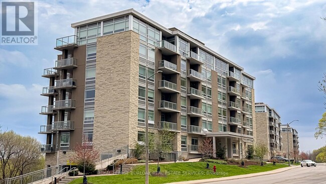 455-455 Charlton Ave E
