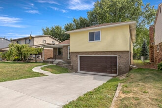 367 Shore Dr in Lincoln Park, MI - Building Photo - Building Photo