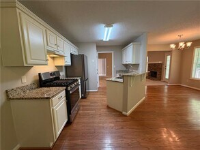 7080 Shady Oak Ln in Cumming, GA - Foto de edificio - Building Photo