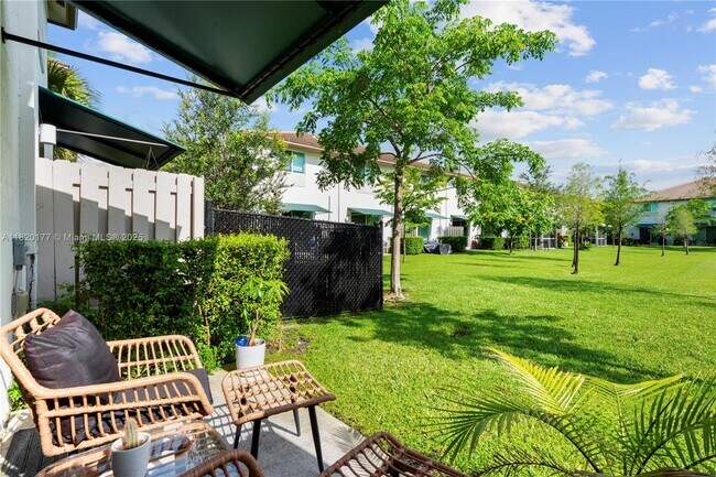 6285 SW 47th Manor in Davie, FL - Building Photo - Building Photo