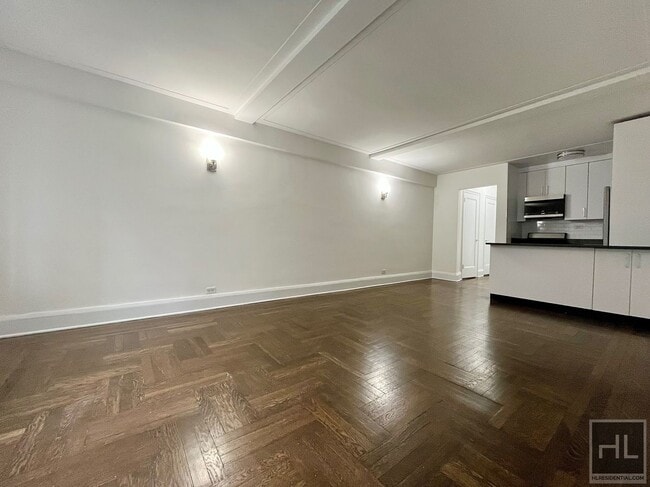 EAST 38 STREET in New York, NY - Building Photo - Building Photo