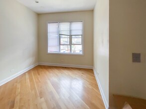 3247 N Seminary Ave, Unit 1 in Chicago, IL - Building Photo - Building Photo