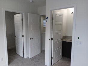 40 Edith Mews NW in Calgary, AB - Building Photo - Building Photo