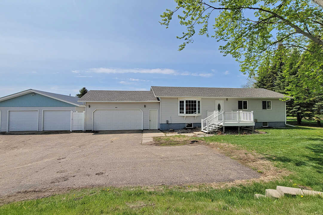 1818 20th St S in Brookings, SD - Building Photo