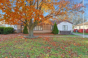 75 Carthage Ln in Hoffman Estates, IL - Building Photo