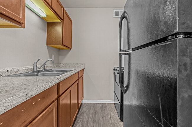 Shell Garden Apartments in Hampton, VA - Building Photo - Interior Photo