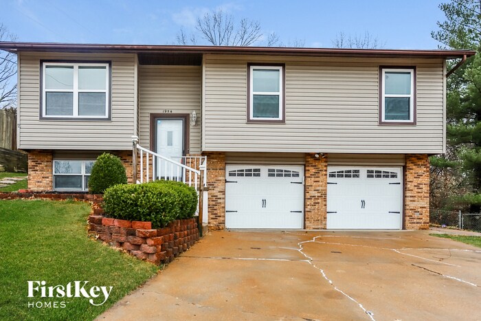 1954 Chippendale Ln in Imperial, MO - Building Photo
