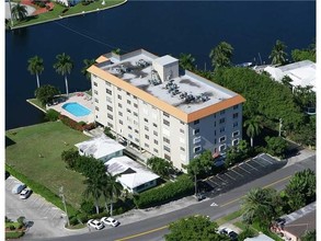 1881 Middle River Dr-Unit -A in Fort Lauderdale, FL - Building Photo - Building Photo