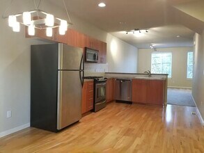 16715 SW Baseline Rd, Unit Baseline Condo in Beaverton, OR - Foto de edificio - Building Photo