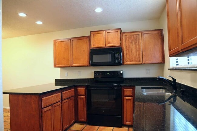 4 Deerfield Dr in Wimberley, TX - Building Photo - Building Photo