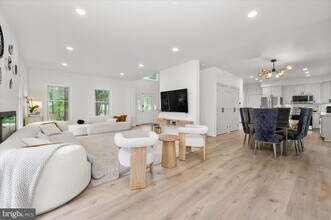 8225 Hawkins Creamery Rd in Gaithersburg, MD - Building Photo - Building Photo