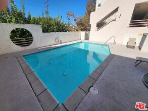 11230 Peach Grove St in Los Angeles, CA - Building Photo - Building Photo