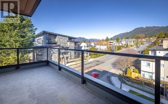 2590 Lonsdale Ave in North Vancouver, BC - Building Photo