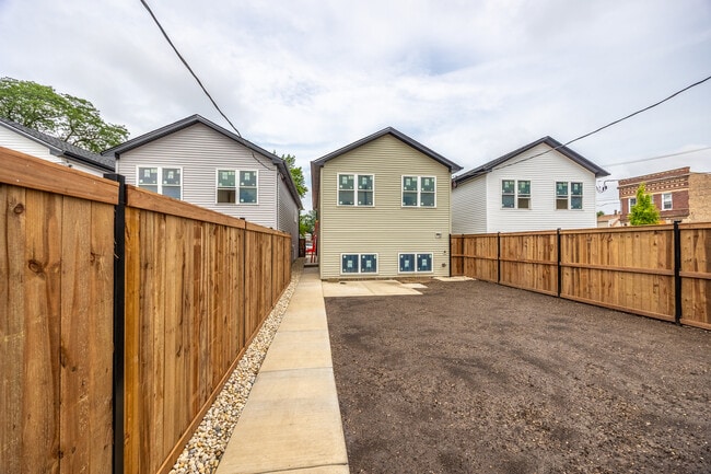 547 N Springfield Ave in Chicago, IL - Building Photo - Building Photo